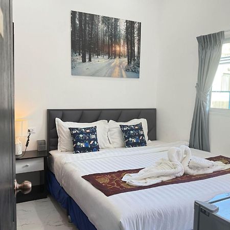 Отель Heaven House Restro & Bar Patong Экстерьер фото