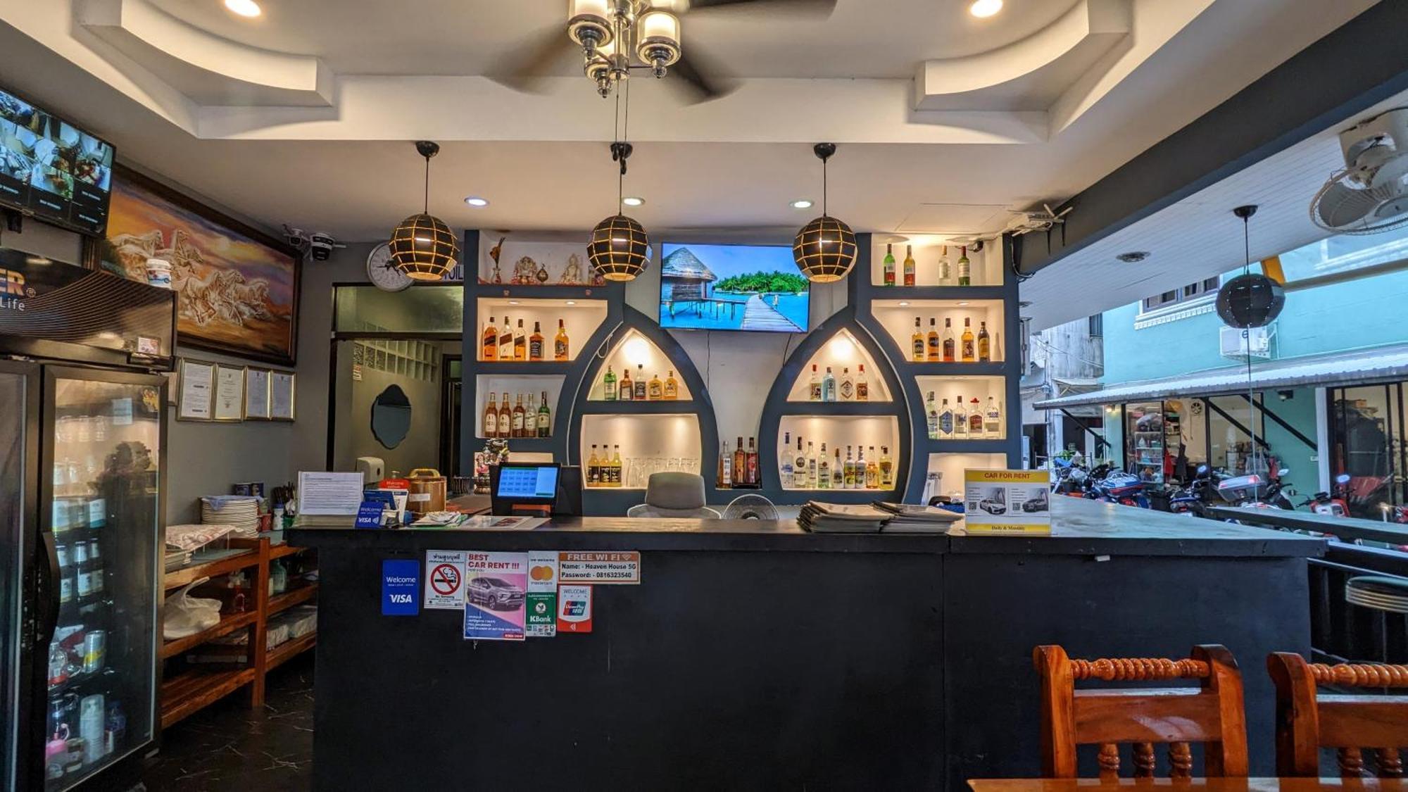Отель Heaven House Restro & Bar Patong Экстерьер фото