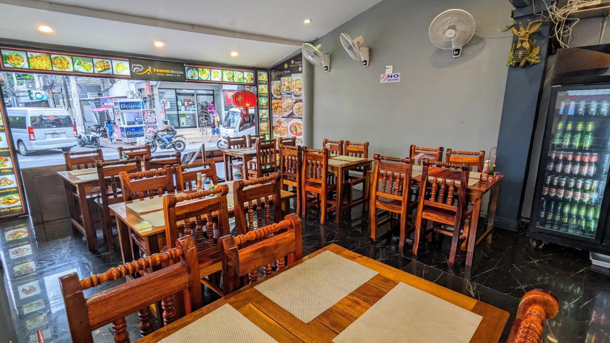 Отель Heaven House Restro & Bar Patong Экстерьер фото