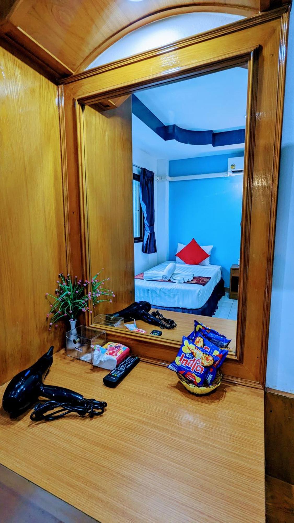 Отель Heaven House Restro & Bar Patong Экстерьер фото