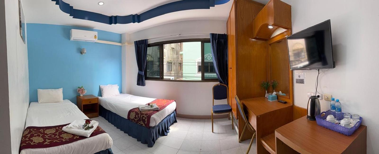 Отель Heaven House Restro & Bar Patong Экстерьер фото