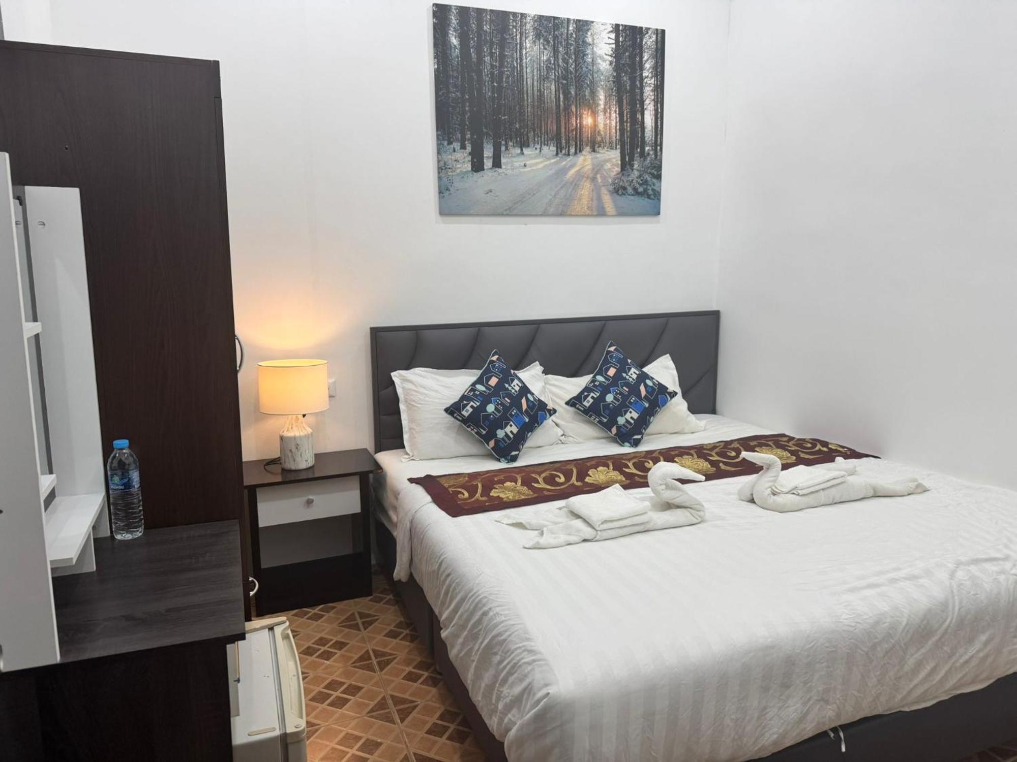 Отель Heaven House Restro & Bar Patong Экстерьер фото