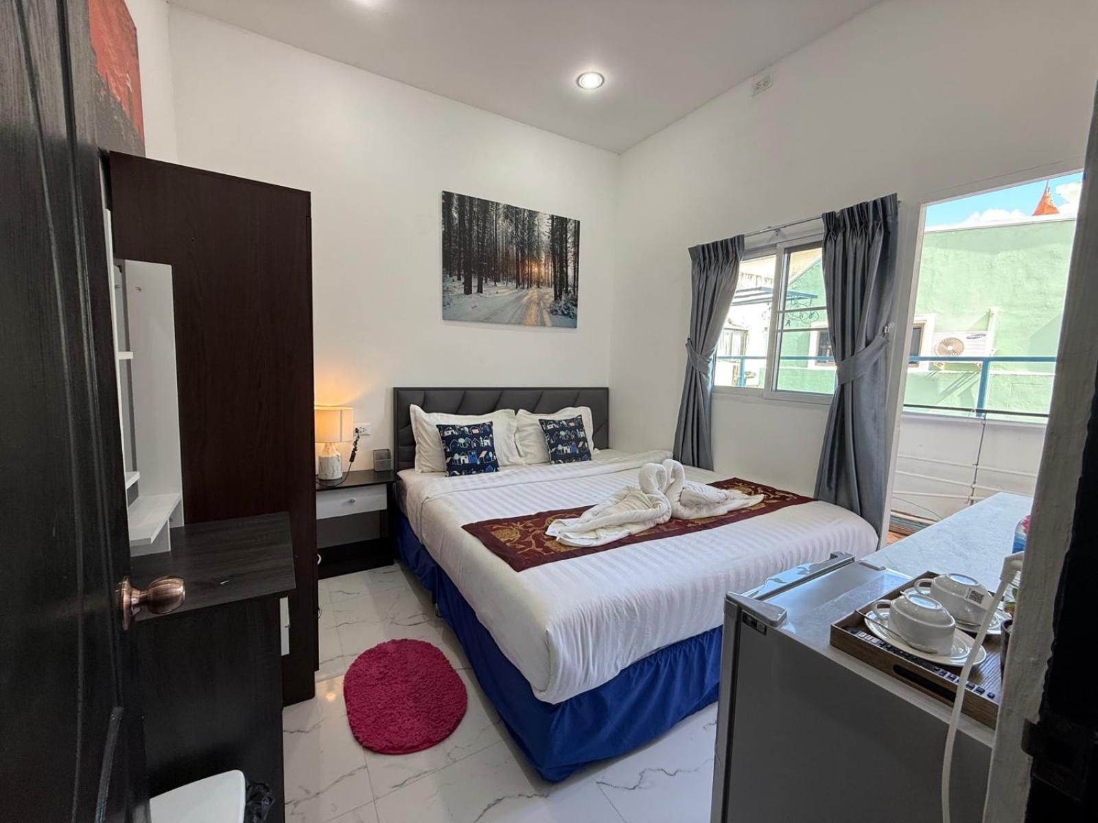 Отель Heaven House Restro & Bar Patong Экстерьер фото