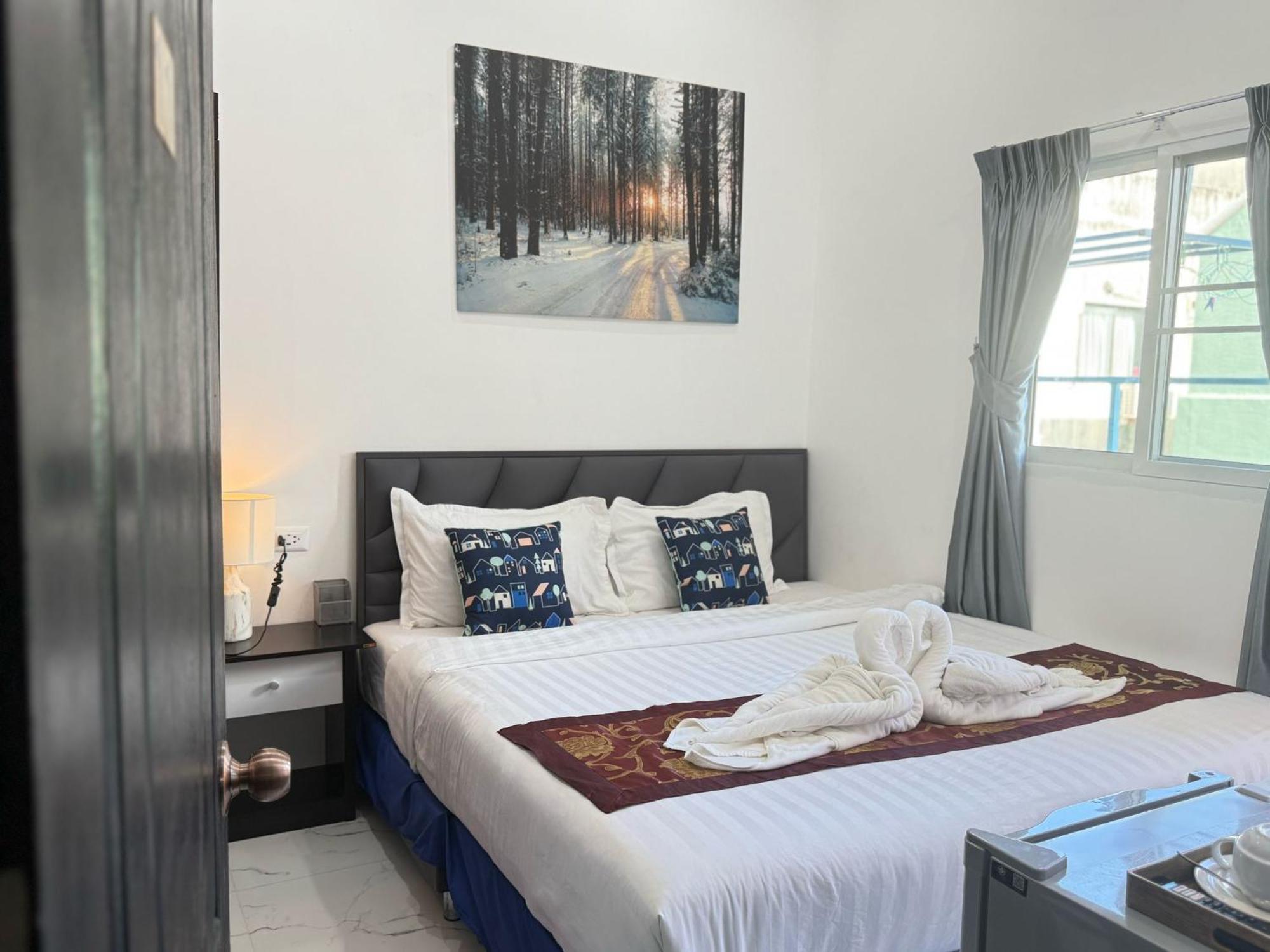 Отель Heaven House Restro & Bar Patong Экстерьер фото