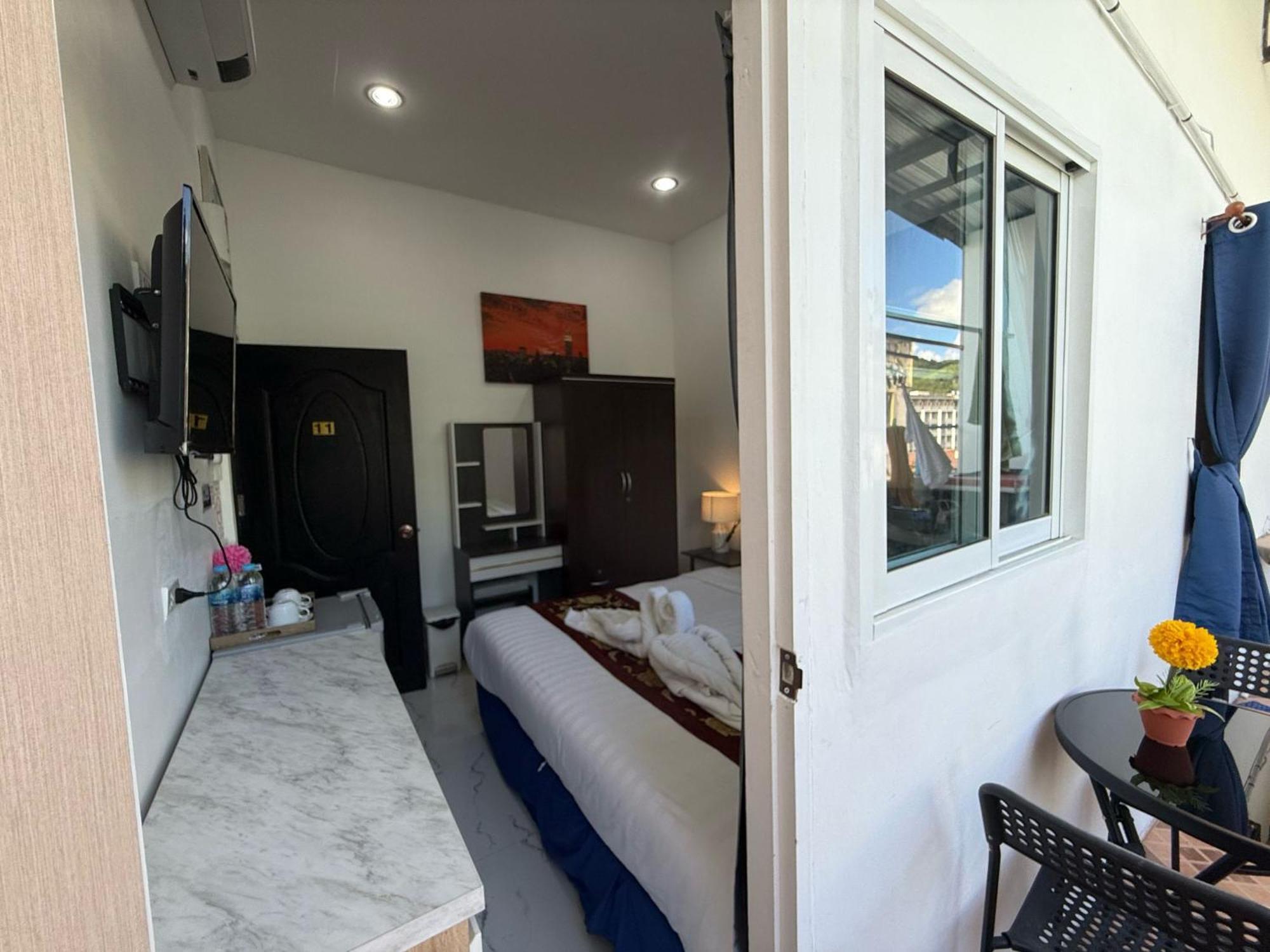 Отель Heaven House Restro & Bar Patong Экстерьер фото